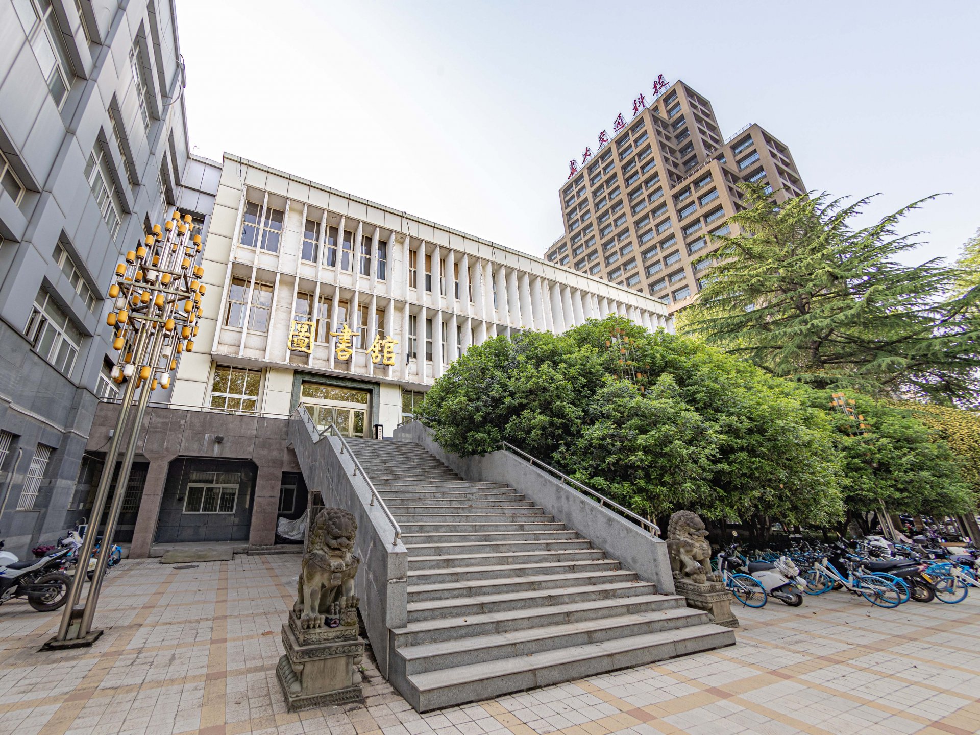 北校区地址:西安市未央区尚苑路